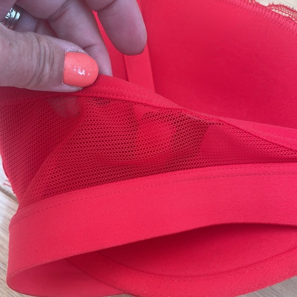 Lively red lace bra - Picture 3 of 6